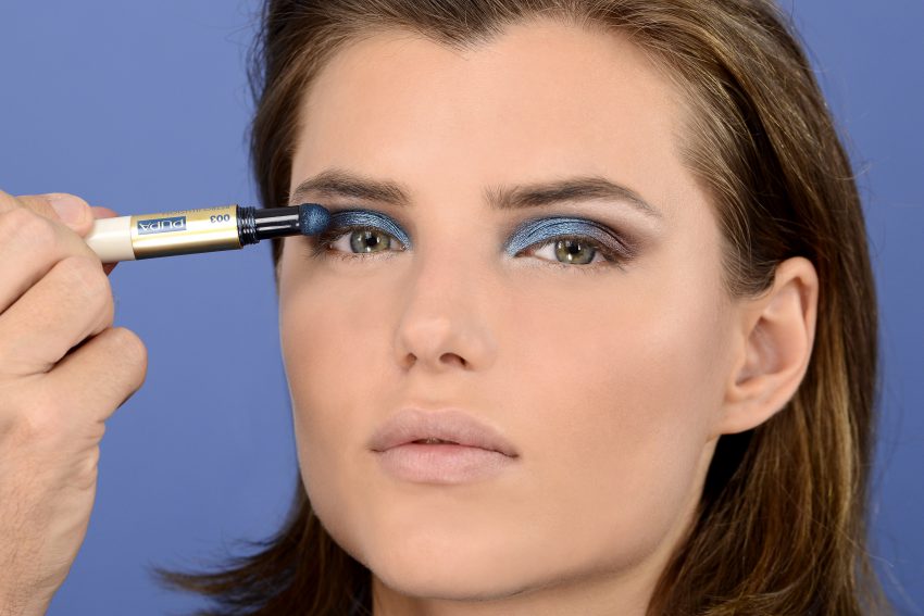 trucco autunno per gli occhi, scopri un colore inedito: l'ottanio